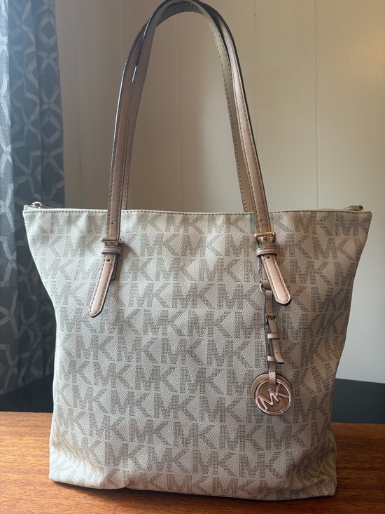 Michael Kors Handbags - Michael Kors Jet Set Travel Tote Large vanilla monogram